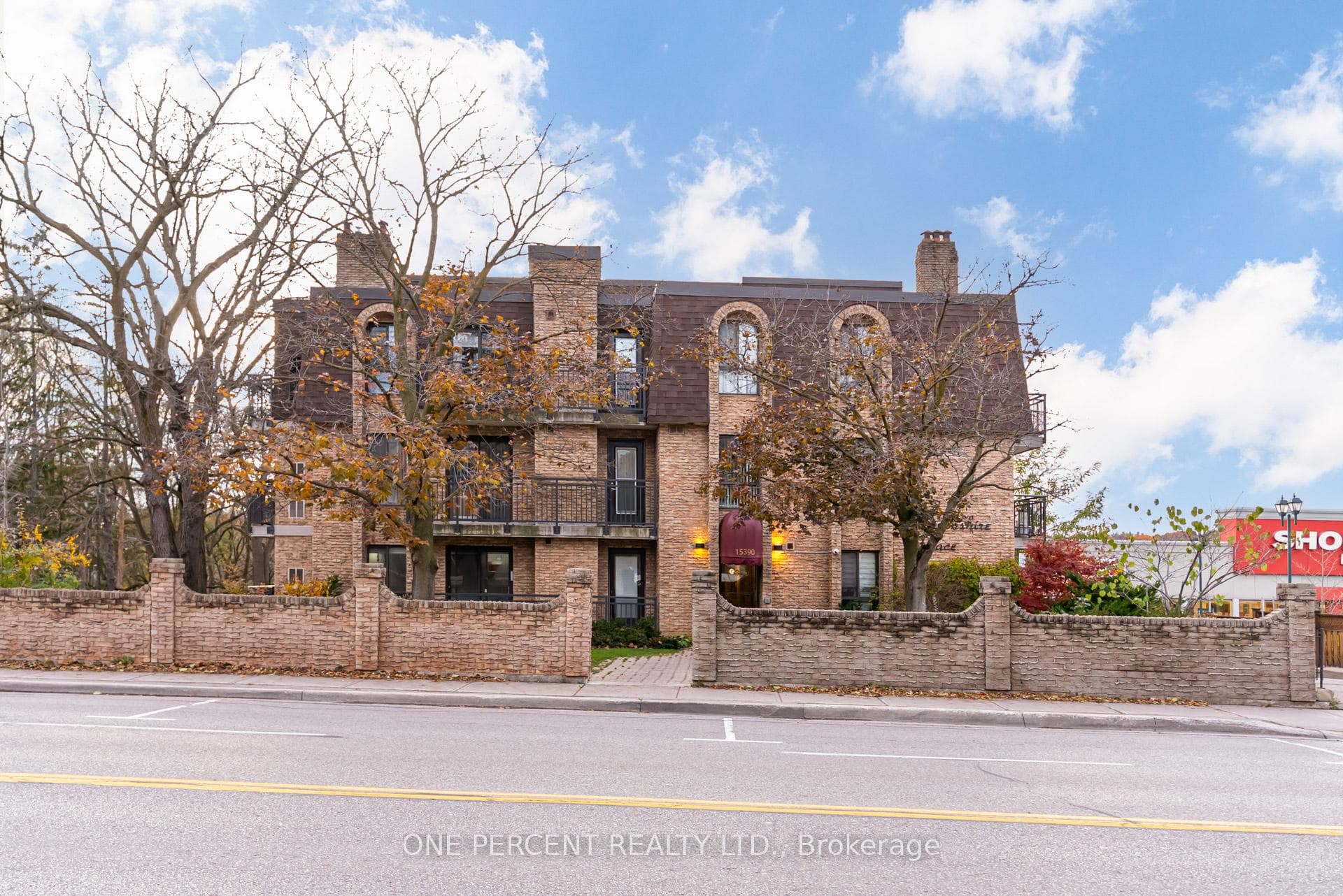 15390 Yonge Street Unit 406 photo 2