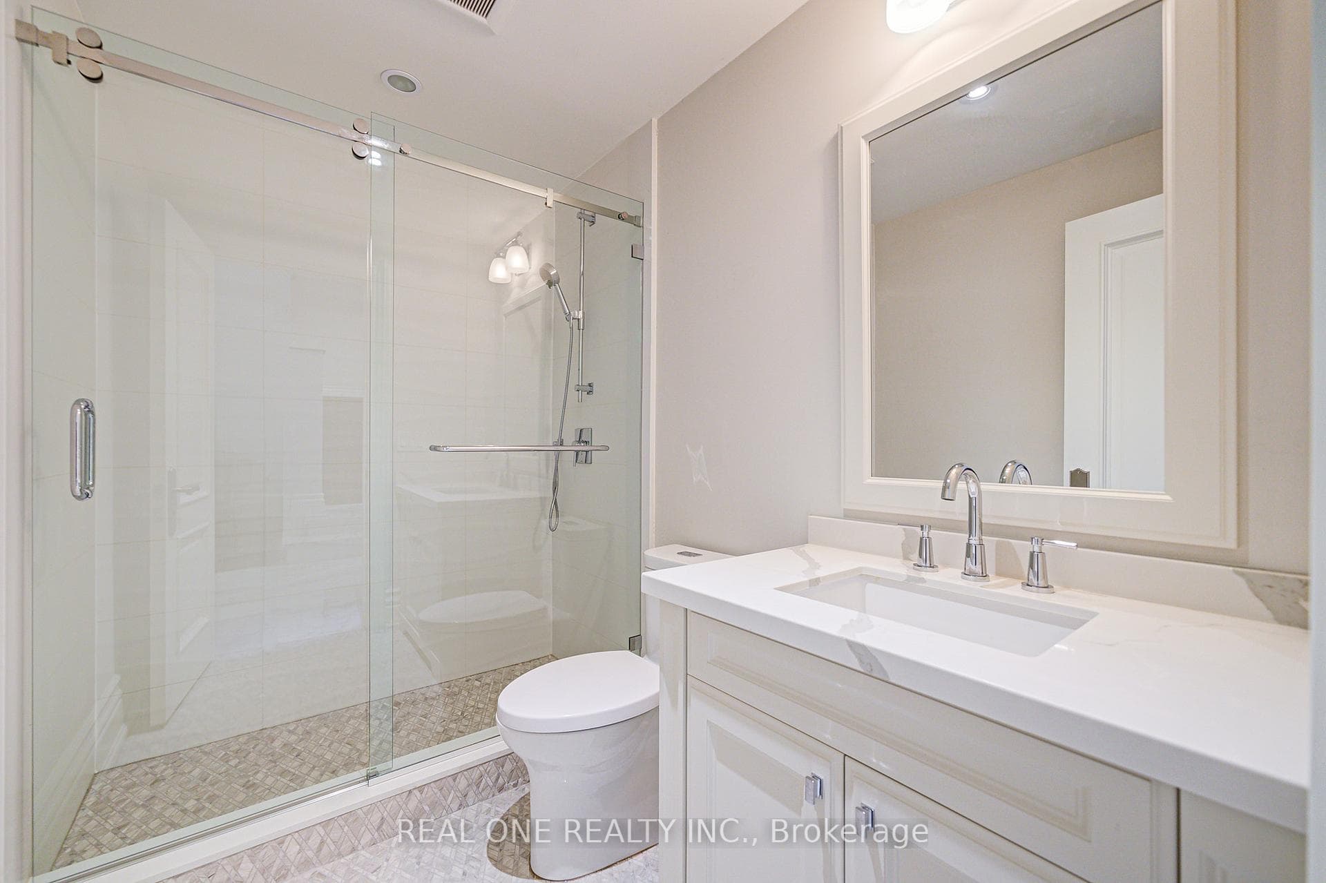 352 Byng Avenue photo 44