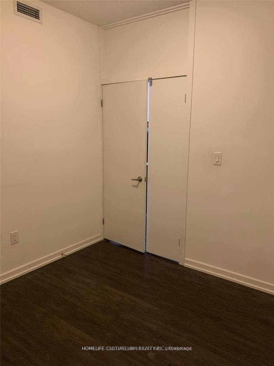 62 Forest Manor Road Unit 2101 photo 9