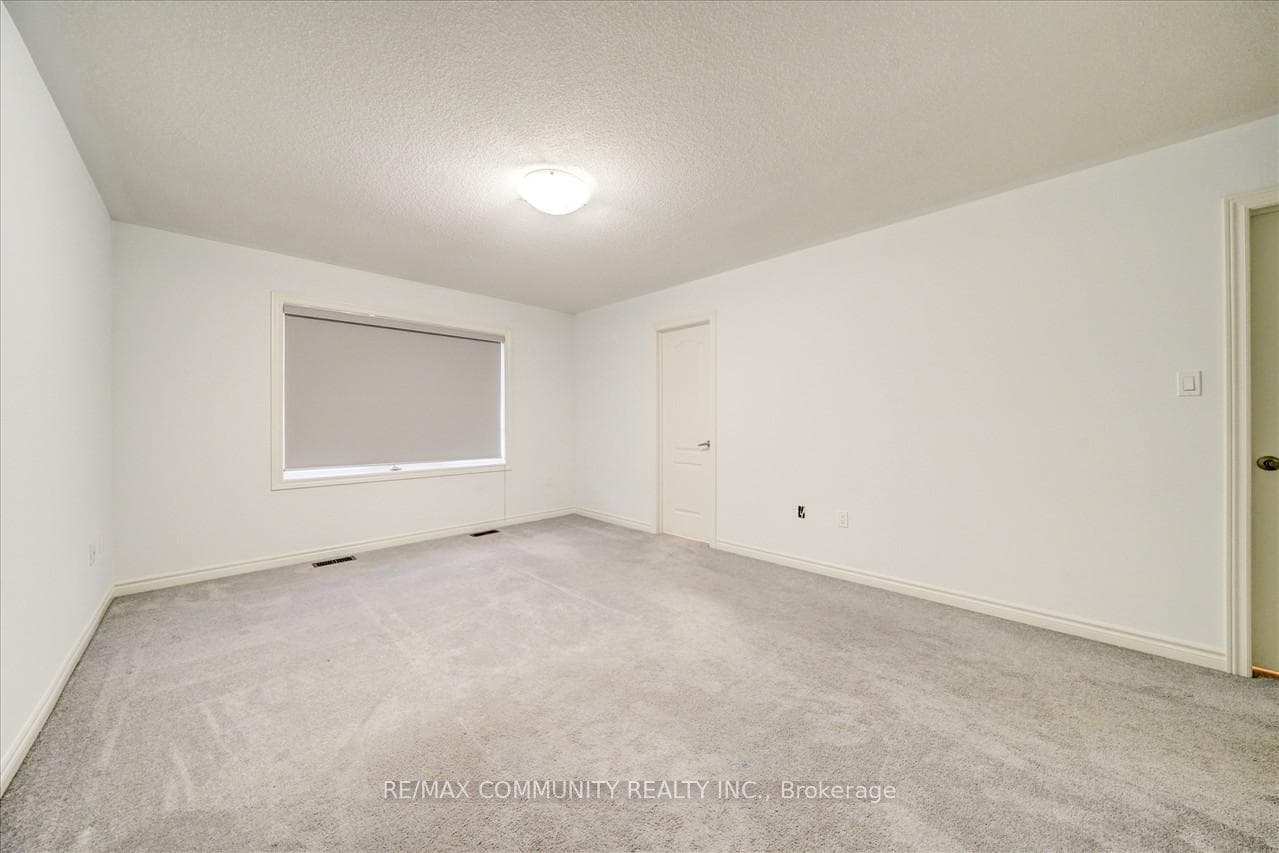 77 Markview Road photo 12