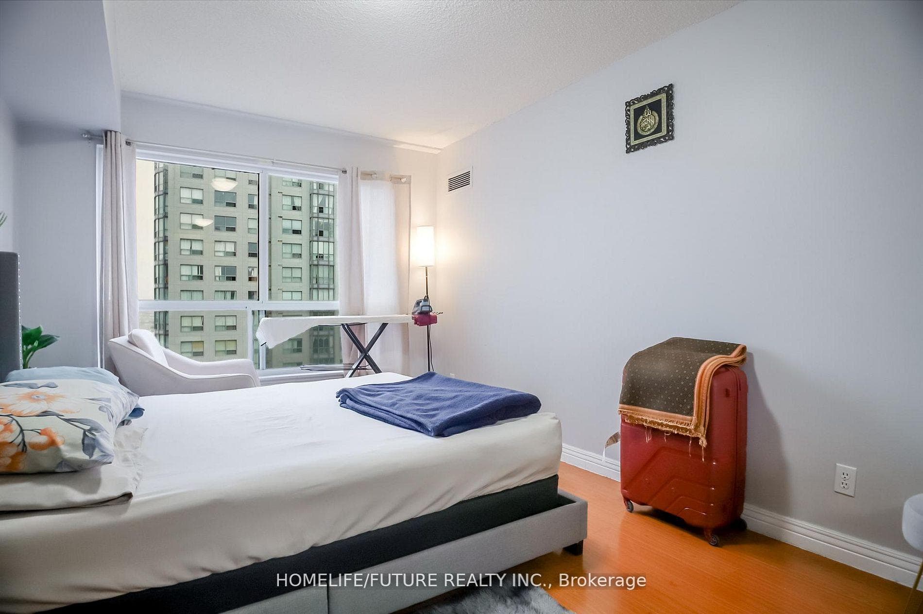 2550 Lawrence Avenue Unit 816 photo 17