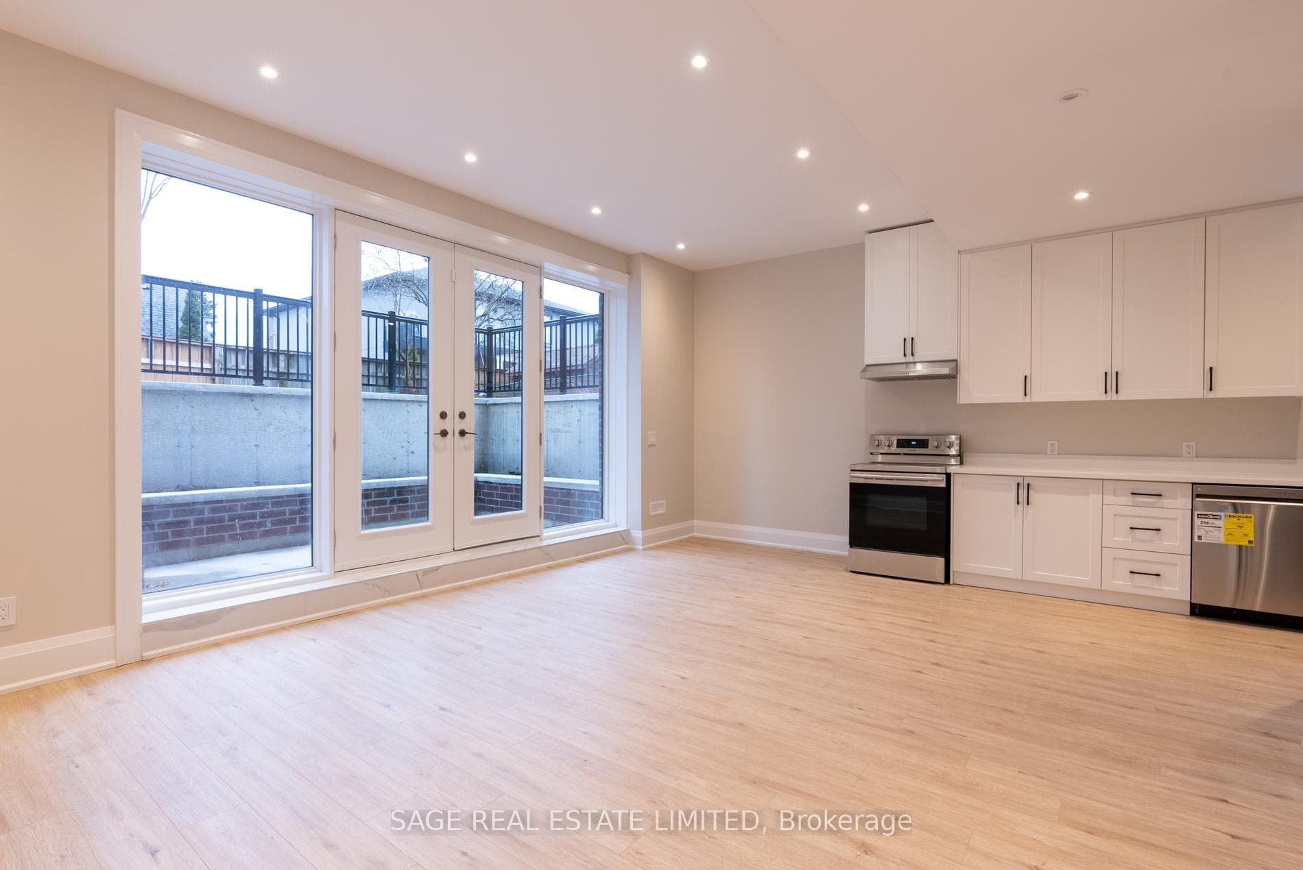 185 Fairholme Avenue Unit Lower photo 3