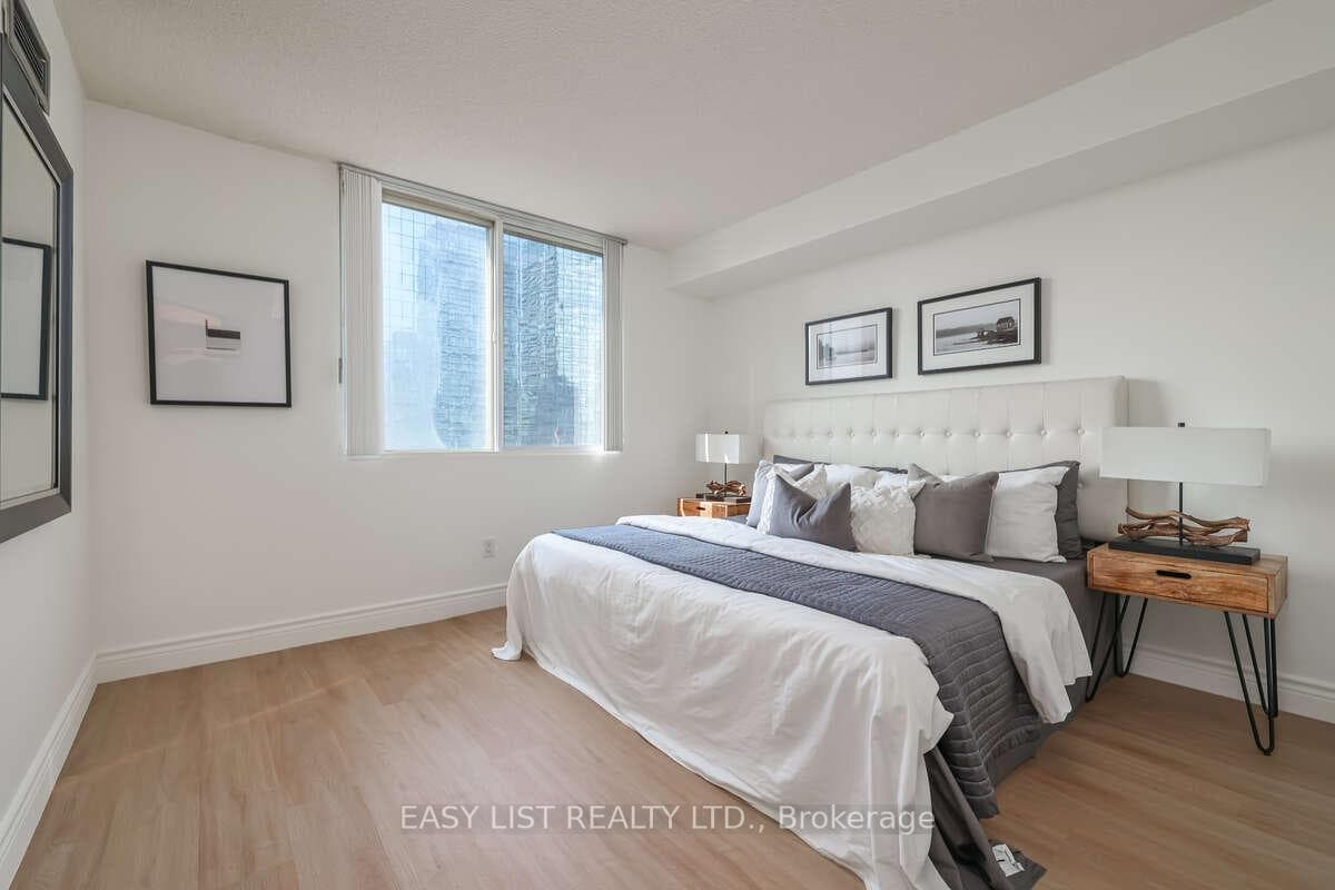 25 Grenville Street Unit 2404 photo 9