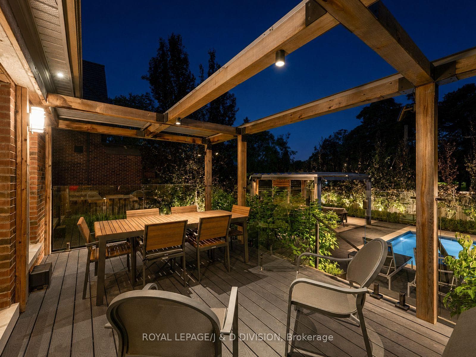 146 Glenvale Boulevard photo 42
