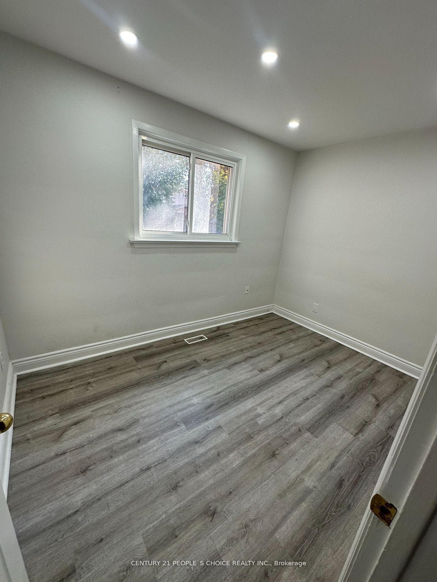2682 Truscott Drive photo 4