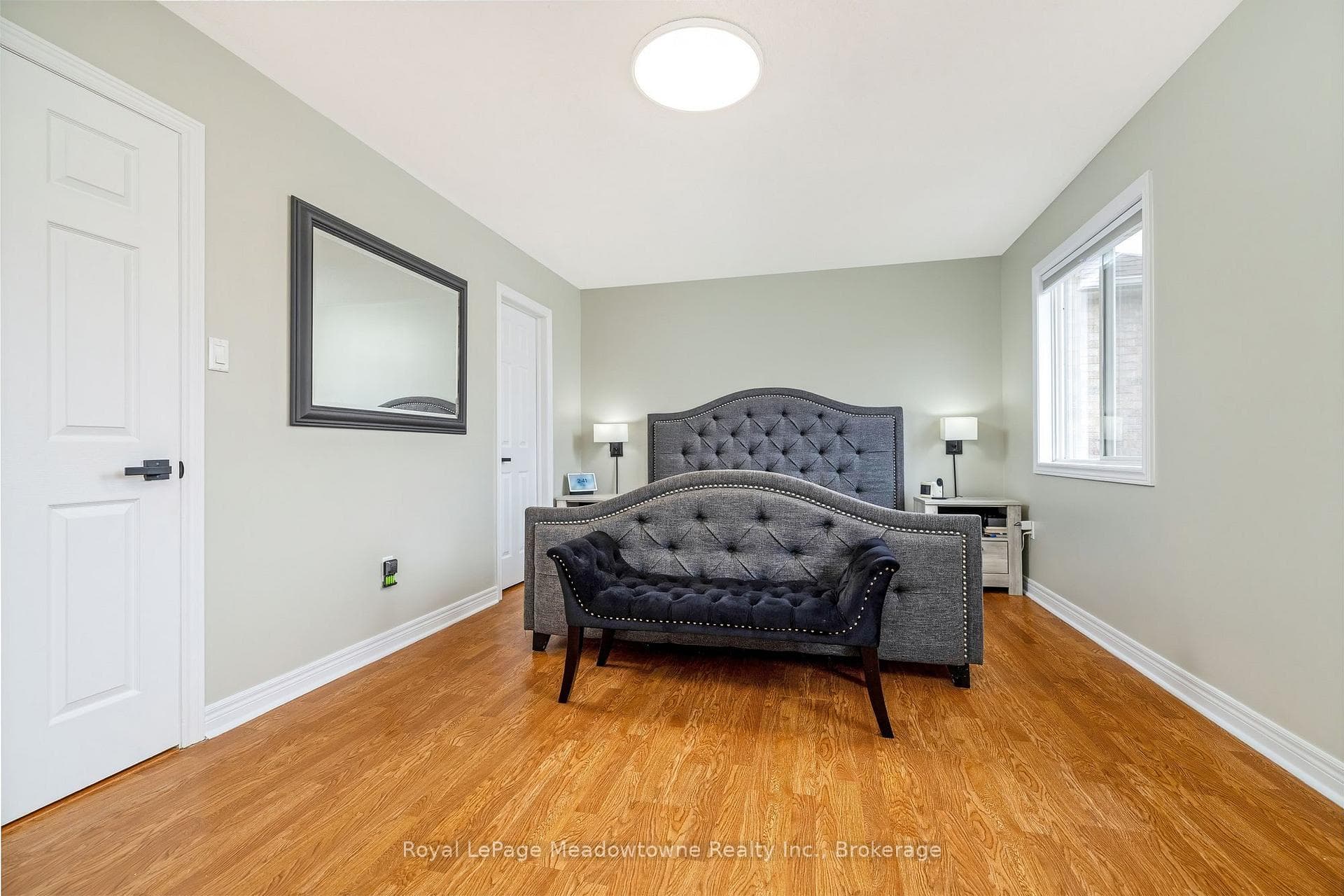 1075 Sprucedale Lane photo 21