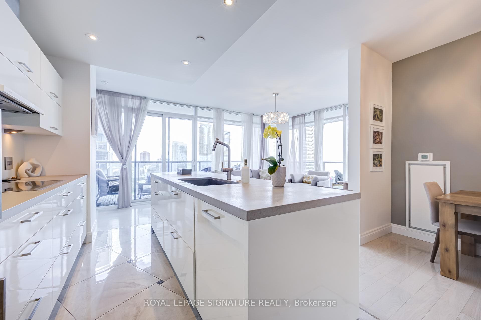 88 Park Lawn Road Unit 2808 photo 12