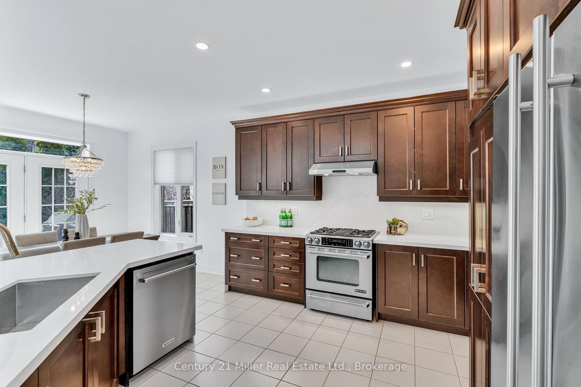 202 Innville Crescent photo 8