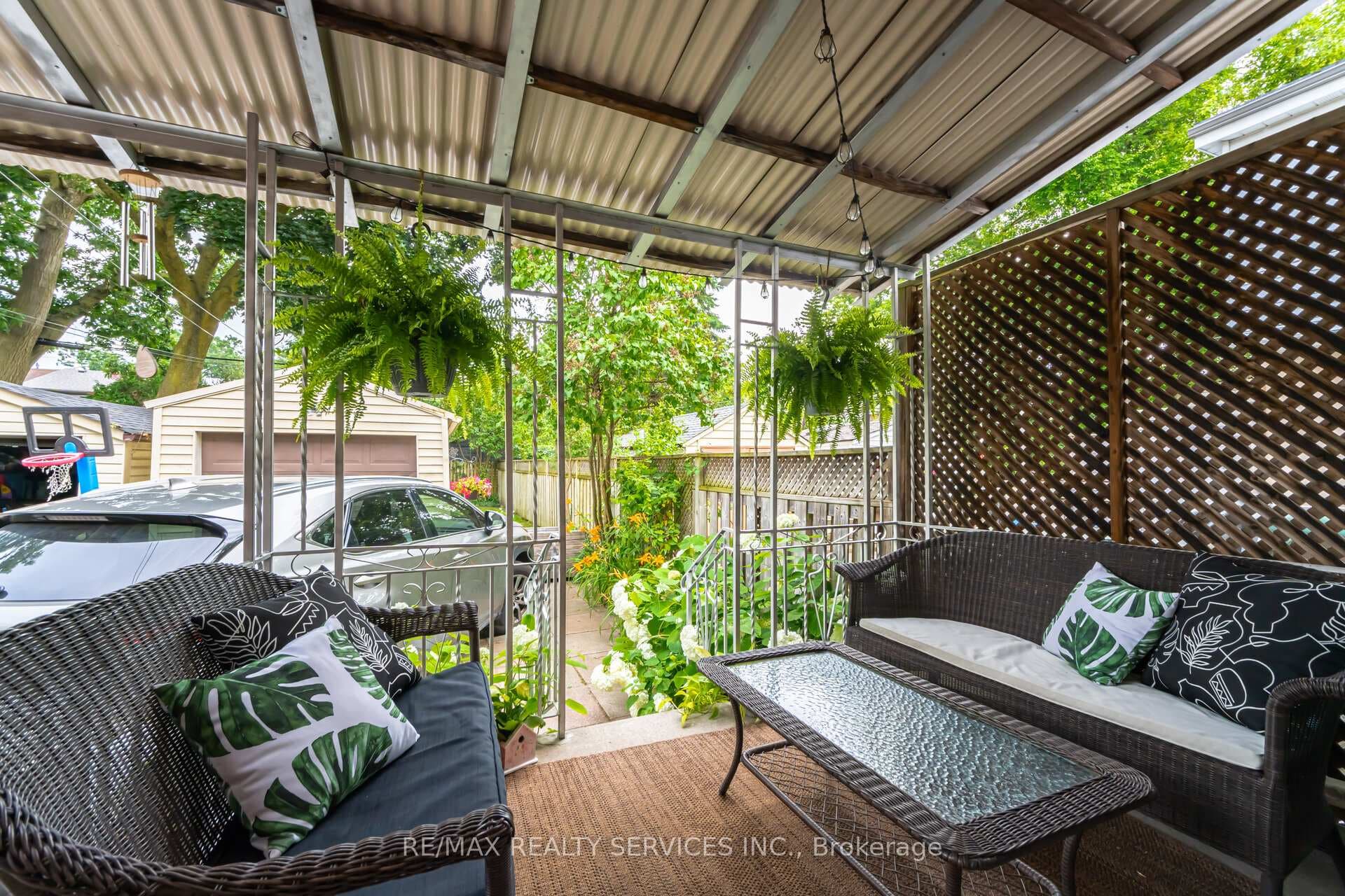 671 Milverton Boulevard photo 34