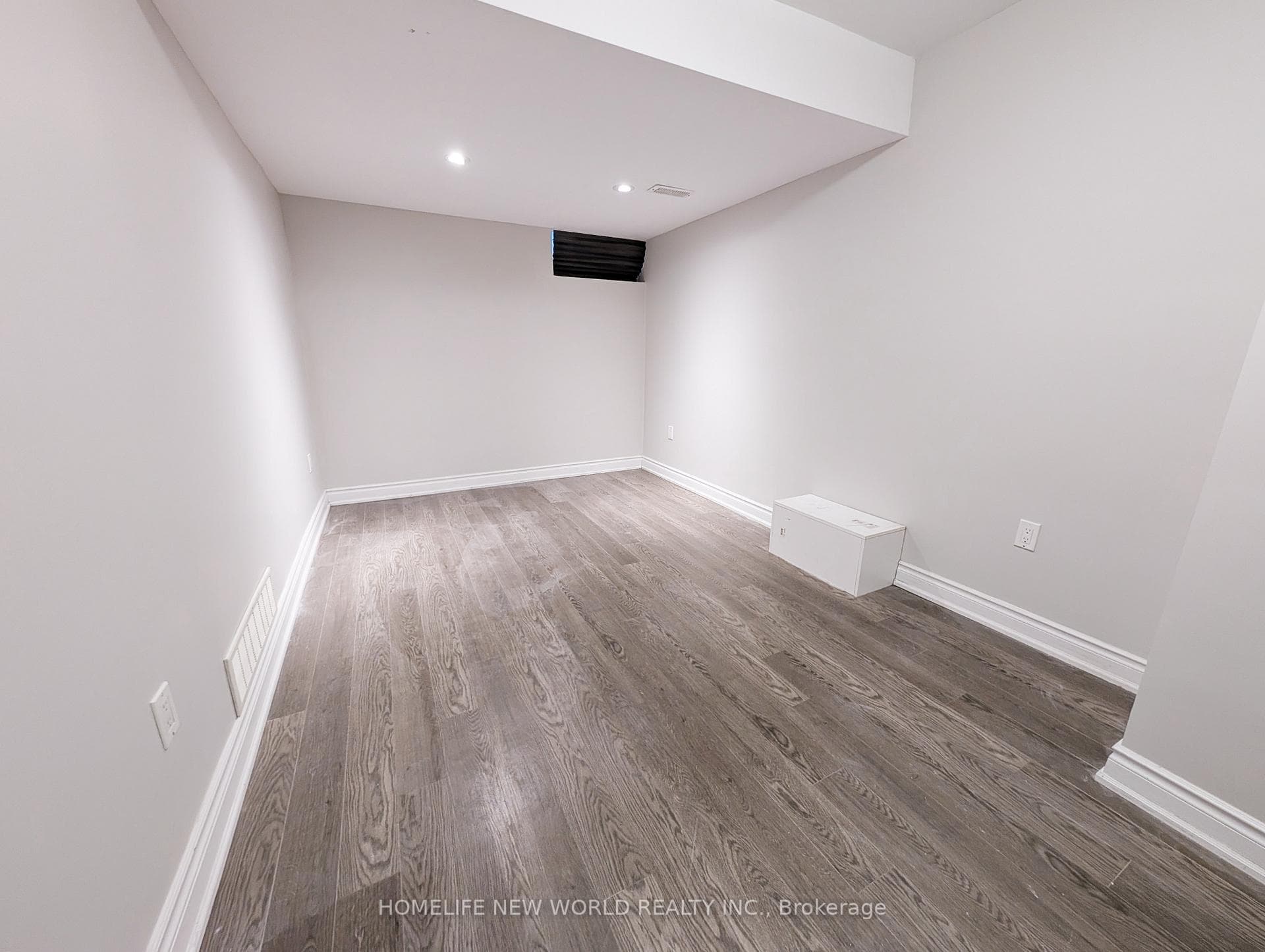 10 Dixon Avenue Unit Lower photo 14