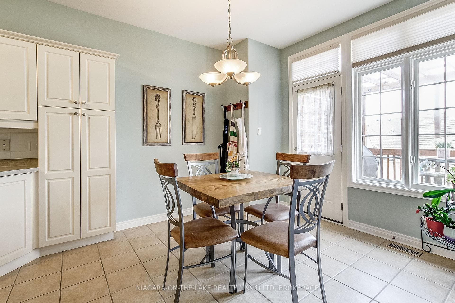Eat in kitchen