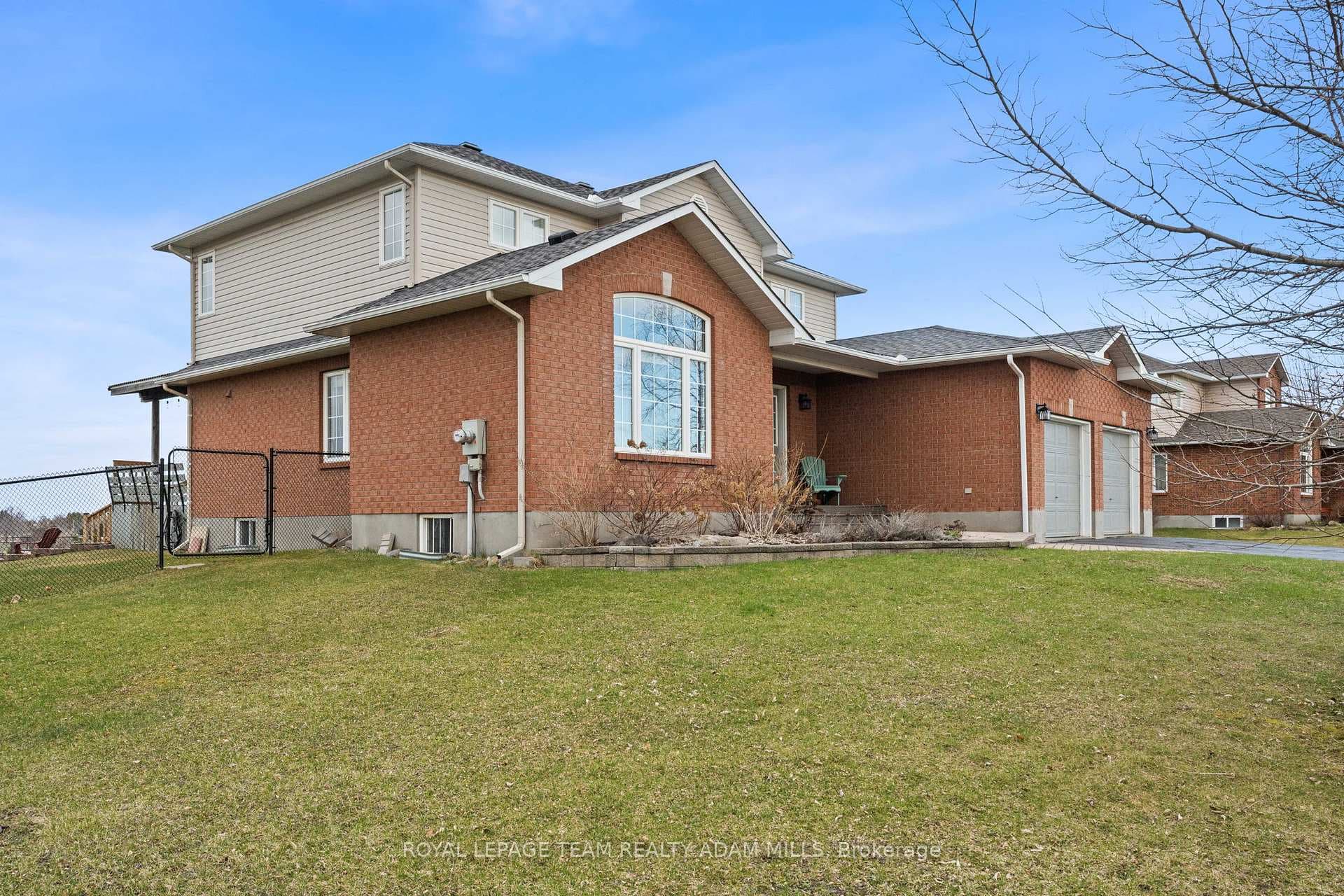 2104 Trailwood Drive photo 3