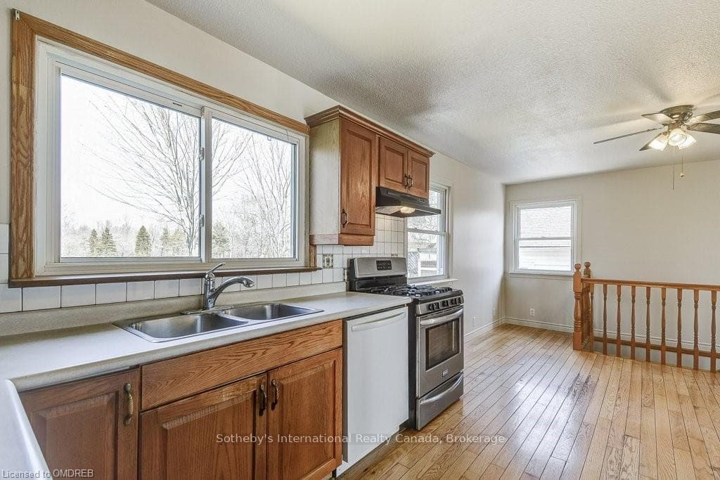 5688 SHERKSTON Road photo 10