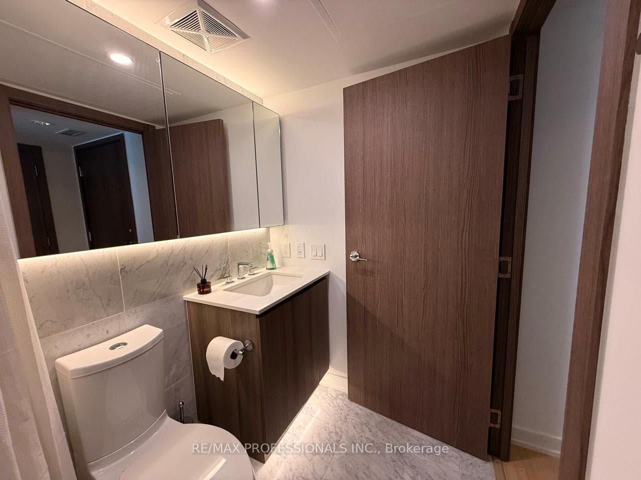 19 Bathurst Street Unit 1708 photo 3