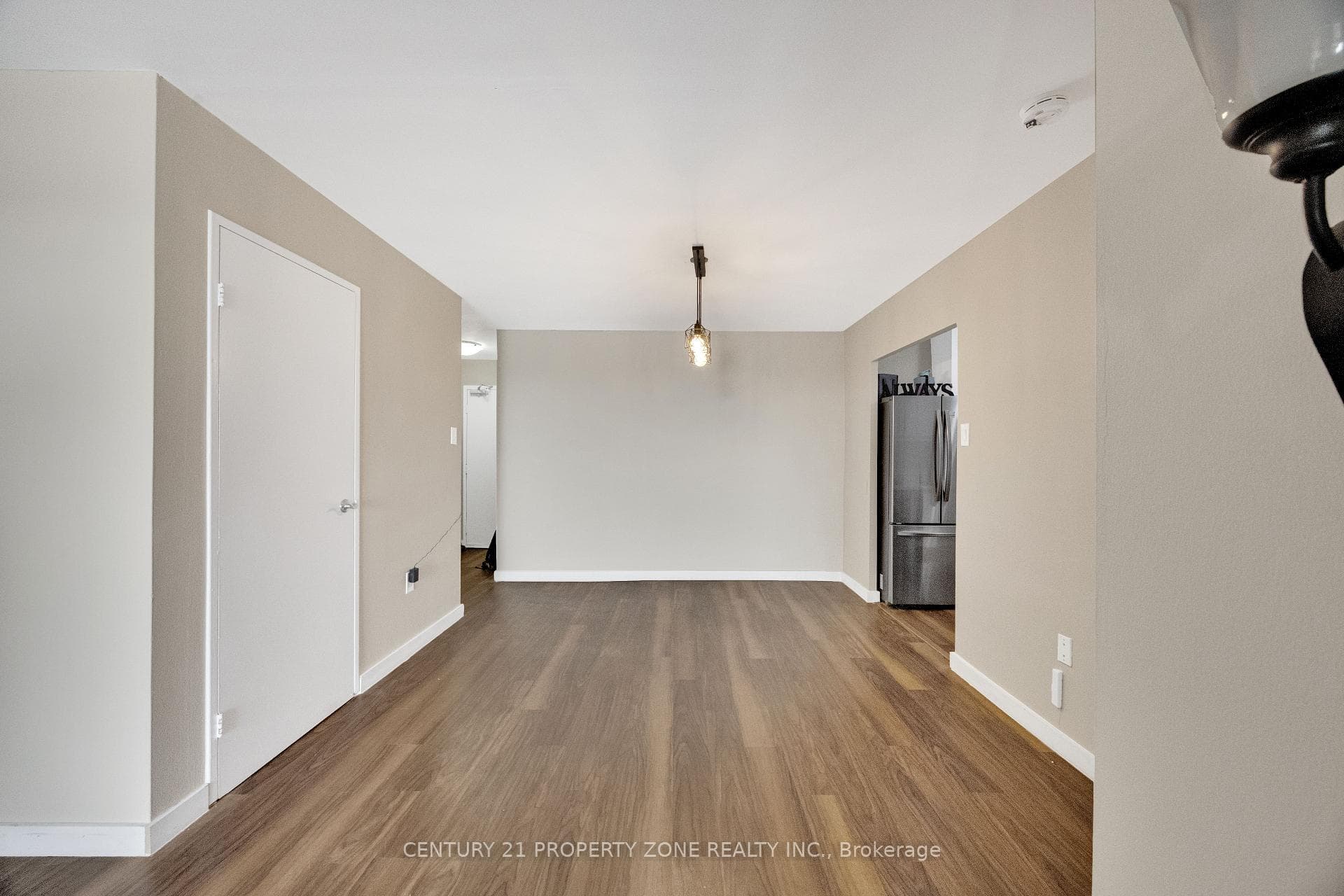 573 MORNINGTON Avenue Unit 907 photo 14