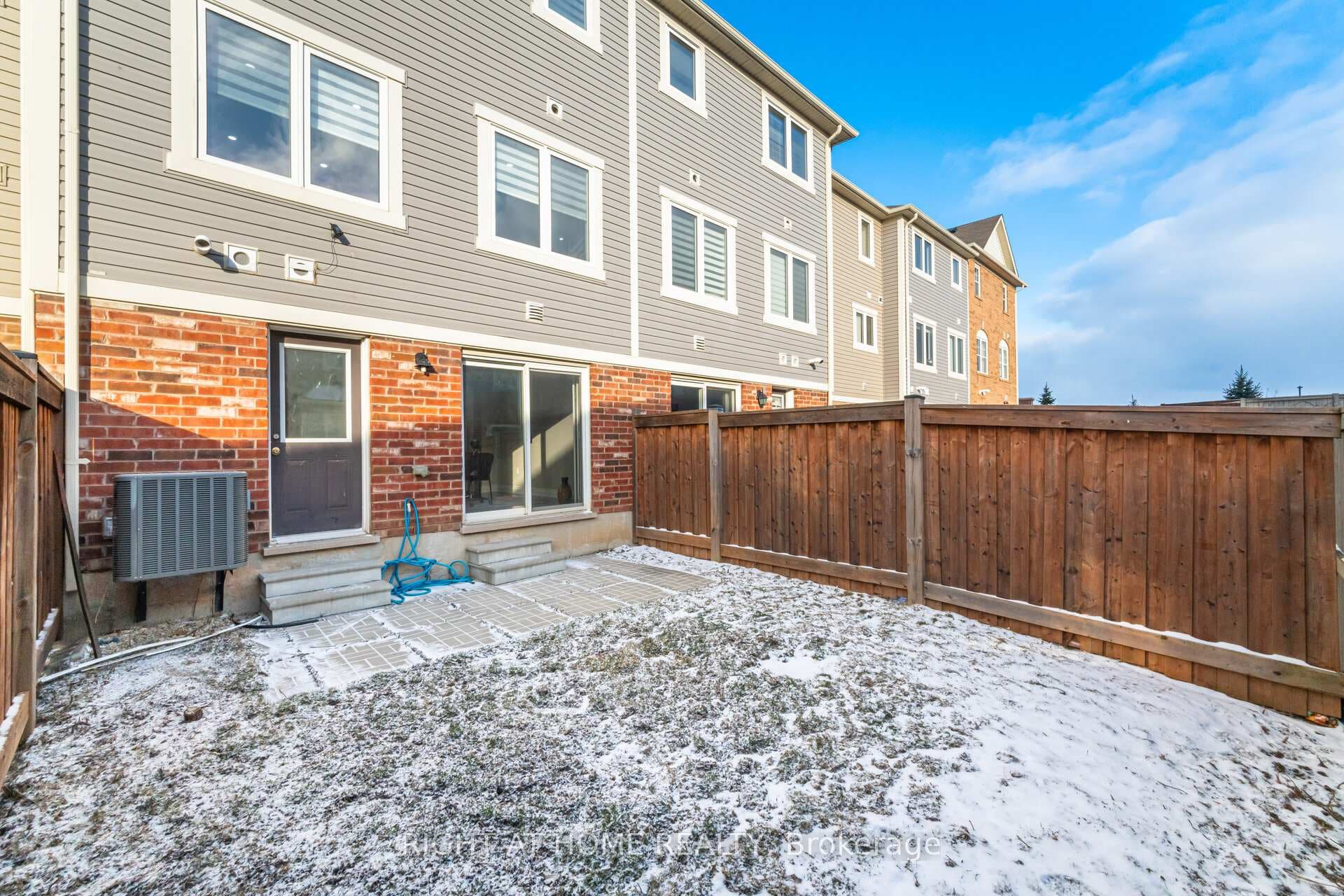 10 Vanhorne Close photo 42
