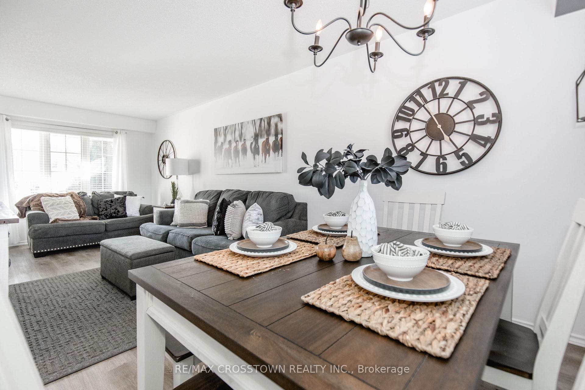 16 Moir Crescent photo 14
