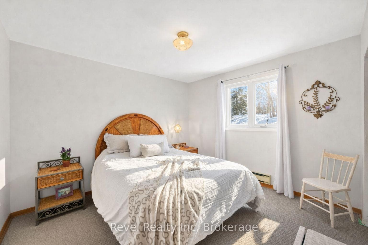 8 Manitou Crescent photo 12