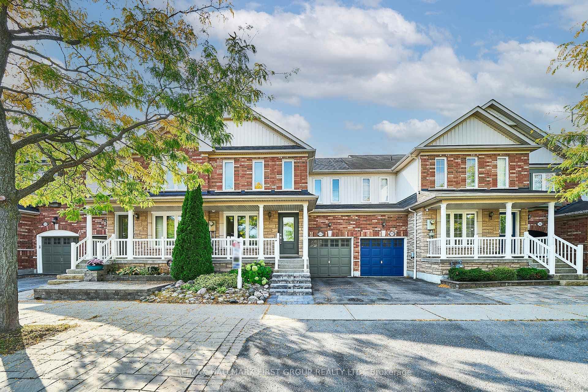 1505 Avonmore Square photo 1