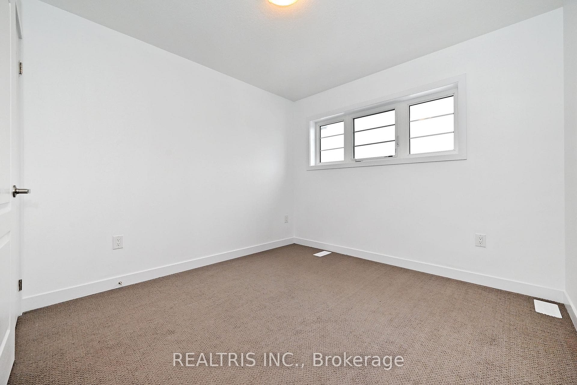 84 Hawick Crescent photo 29