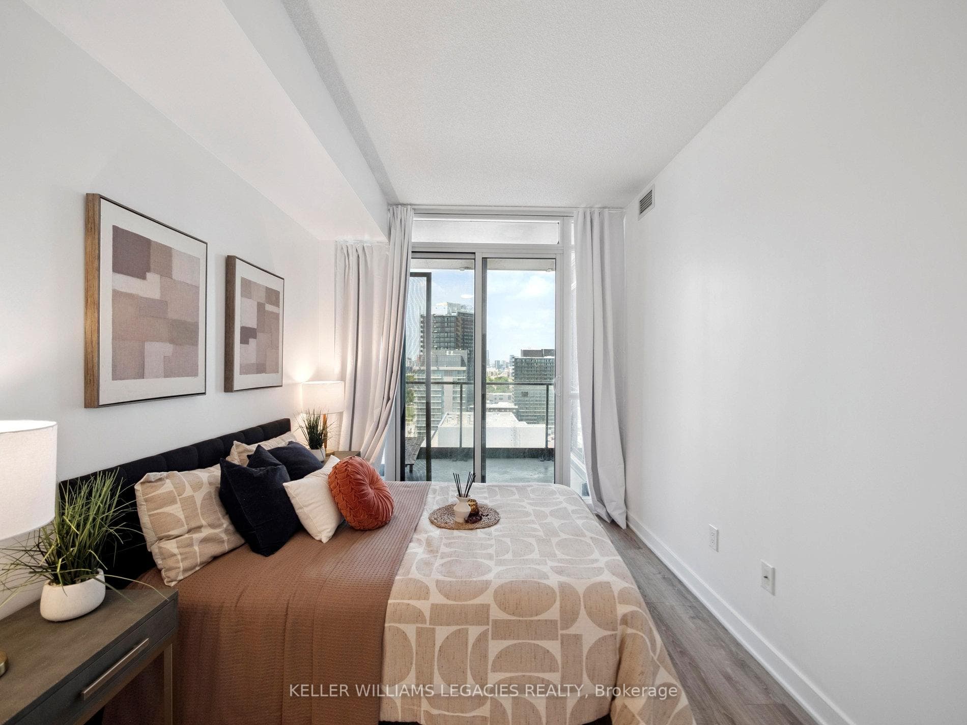 29 Singer Court Unit 2703 photo 10