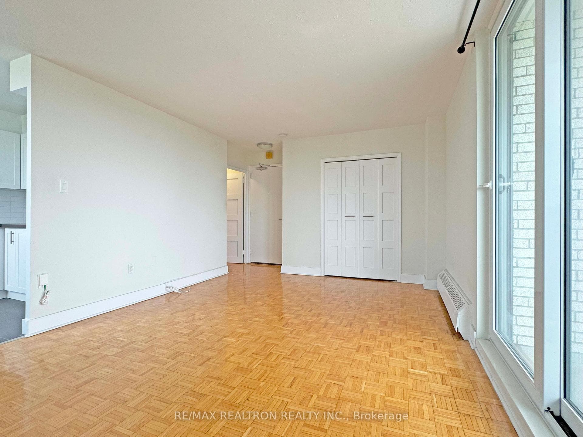 485 Huron Street Unit 1004 photo 3