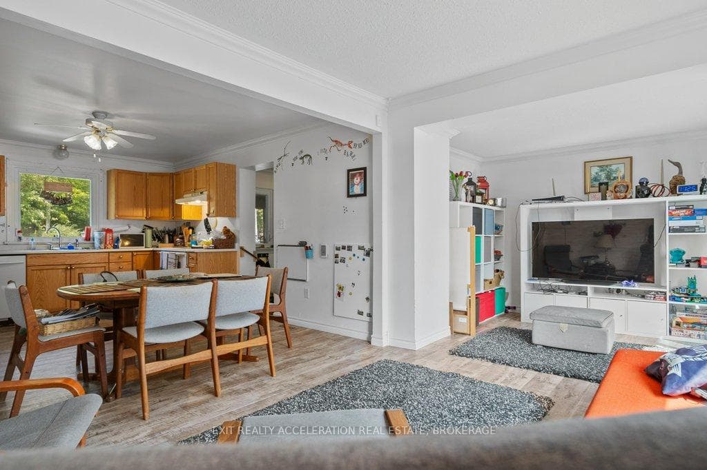 400 Dundas Street photo 9