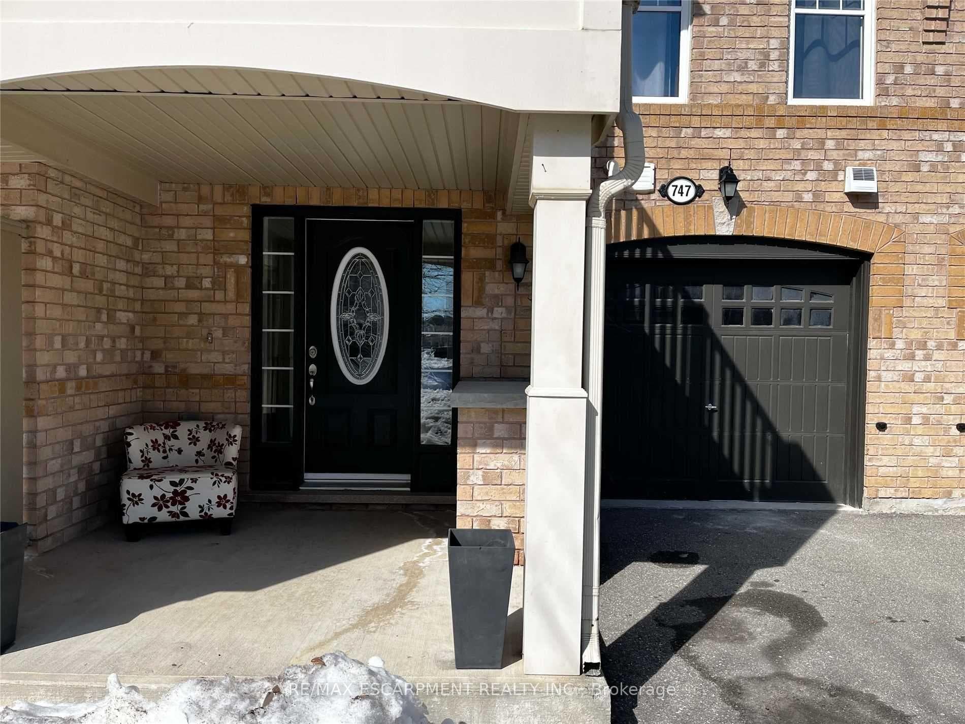 747 Challinor Terrace photo 3