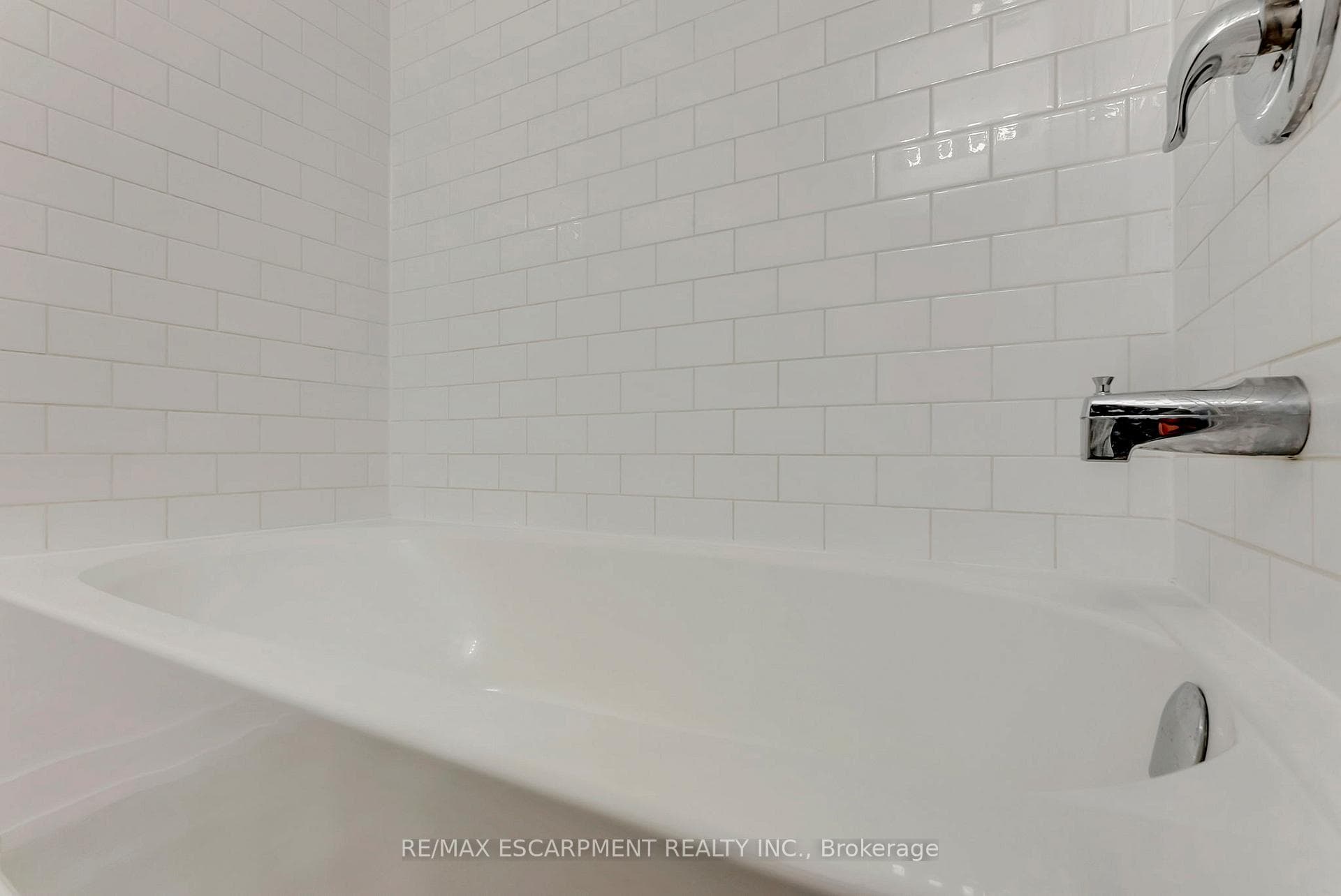 5055 Greenlane Road Unit 310 photo 28