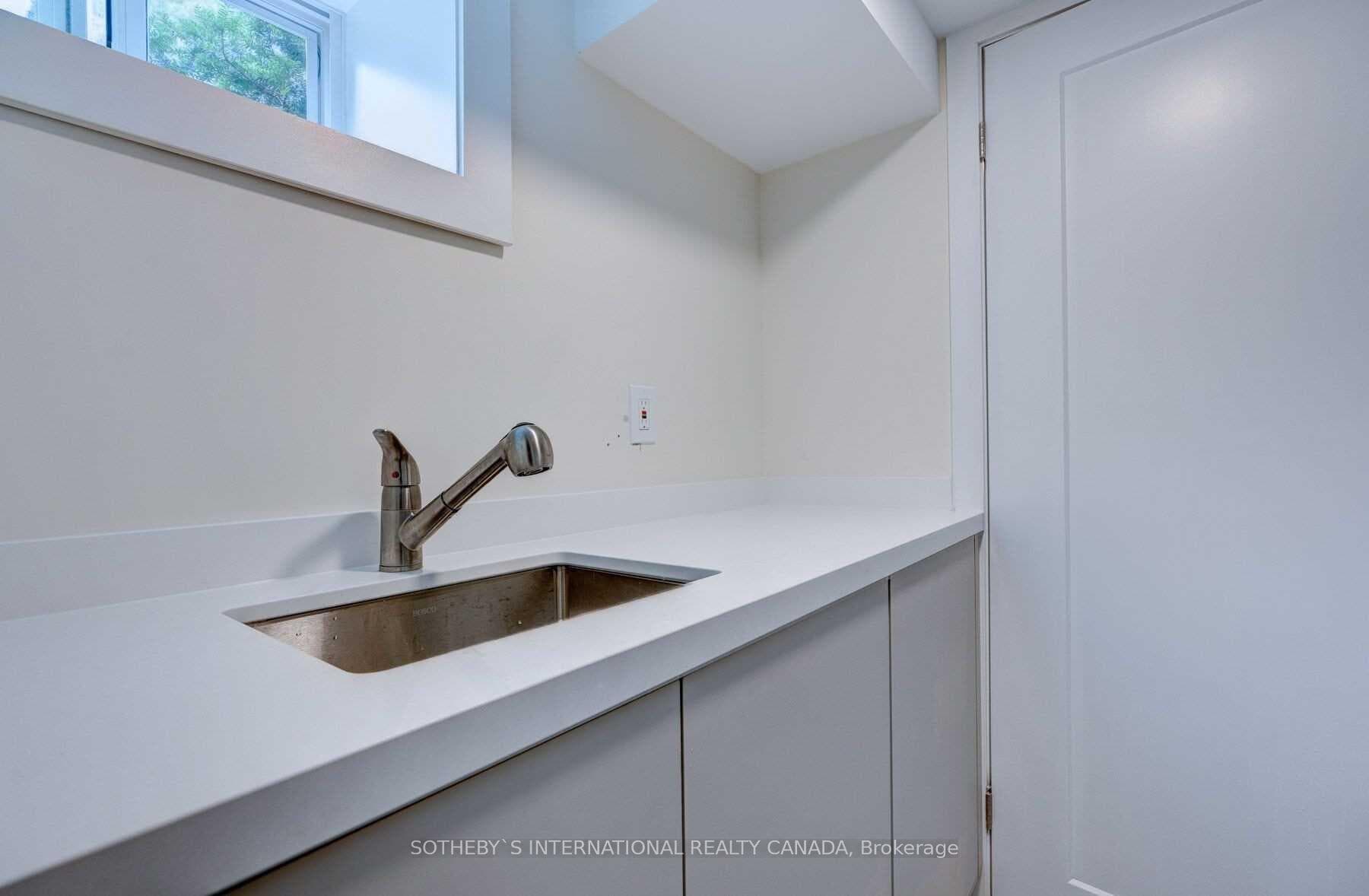 447 Balliol Street photo 17