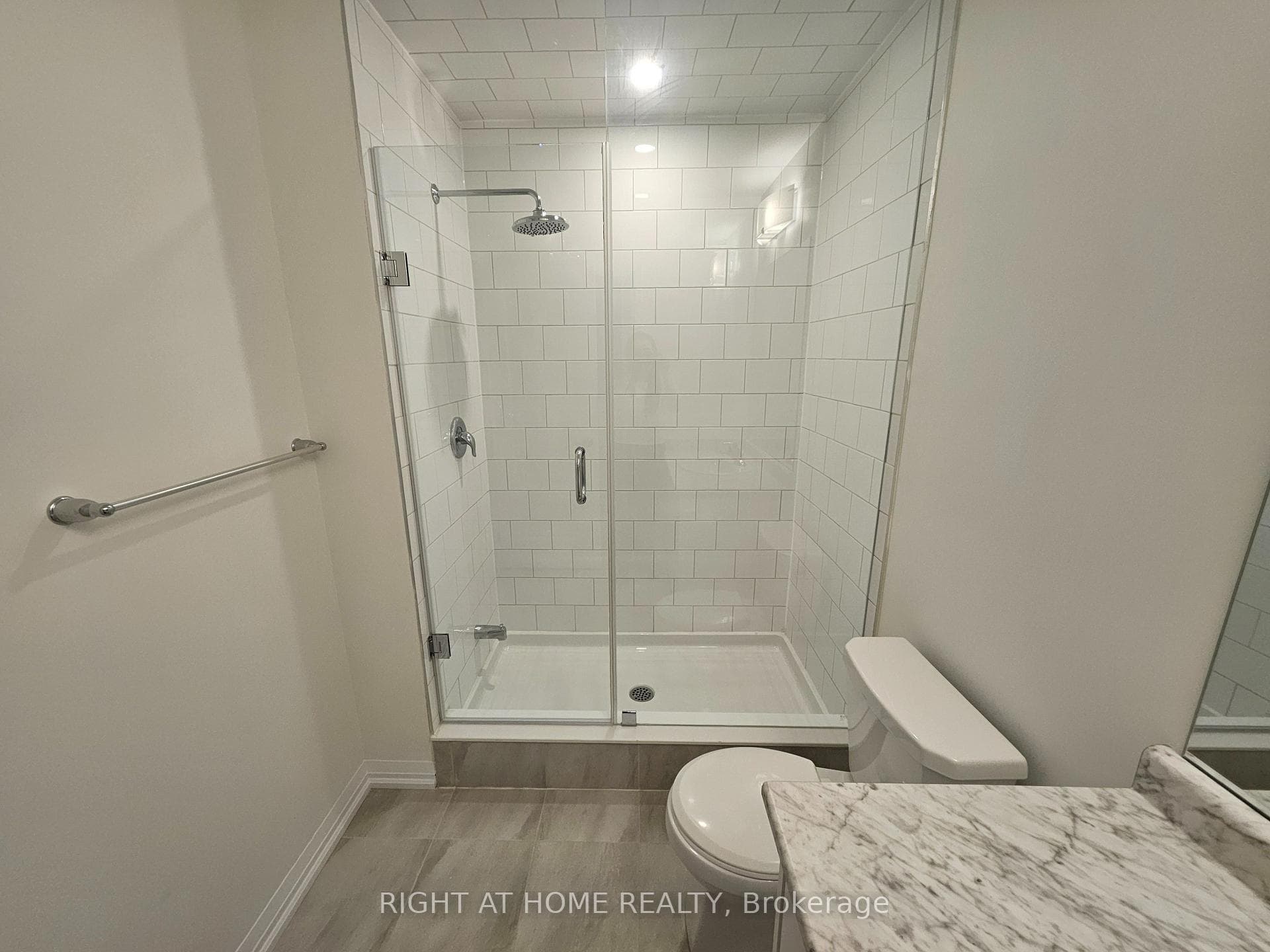 132 Granville Crescent photo 18