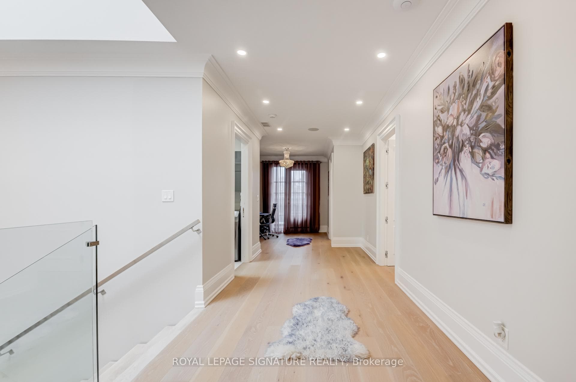 29 Halkin Crescent photo 19