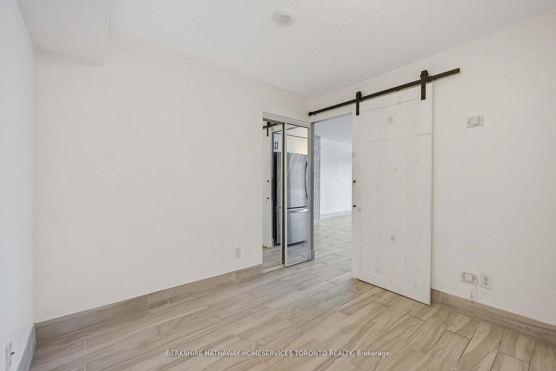 38 Joe Shuster Way Unit 1625 photo 18