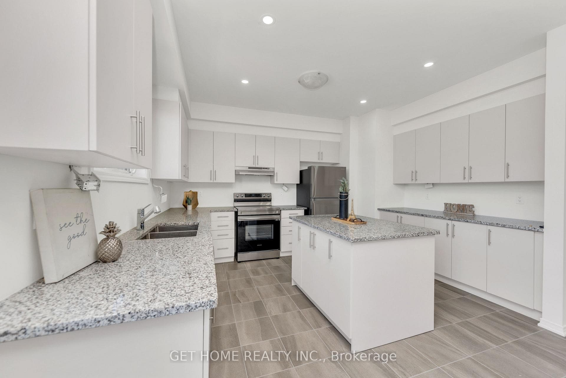 302 Coronation Road photo 13
