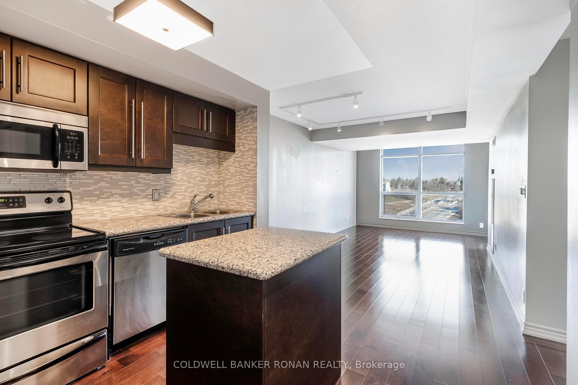 18 Harding Boulevard Unit 1203 photo 3