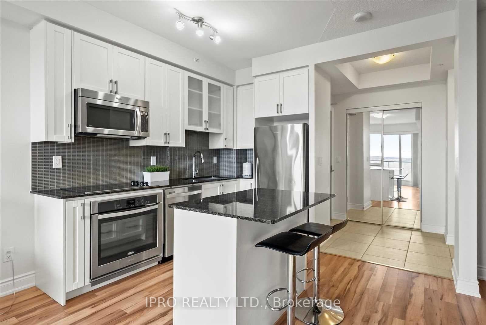 9090 Yonge Street Unit 1501 photo 7