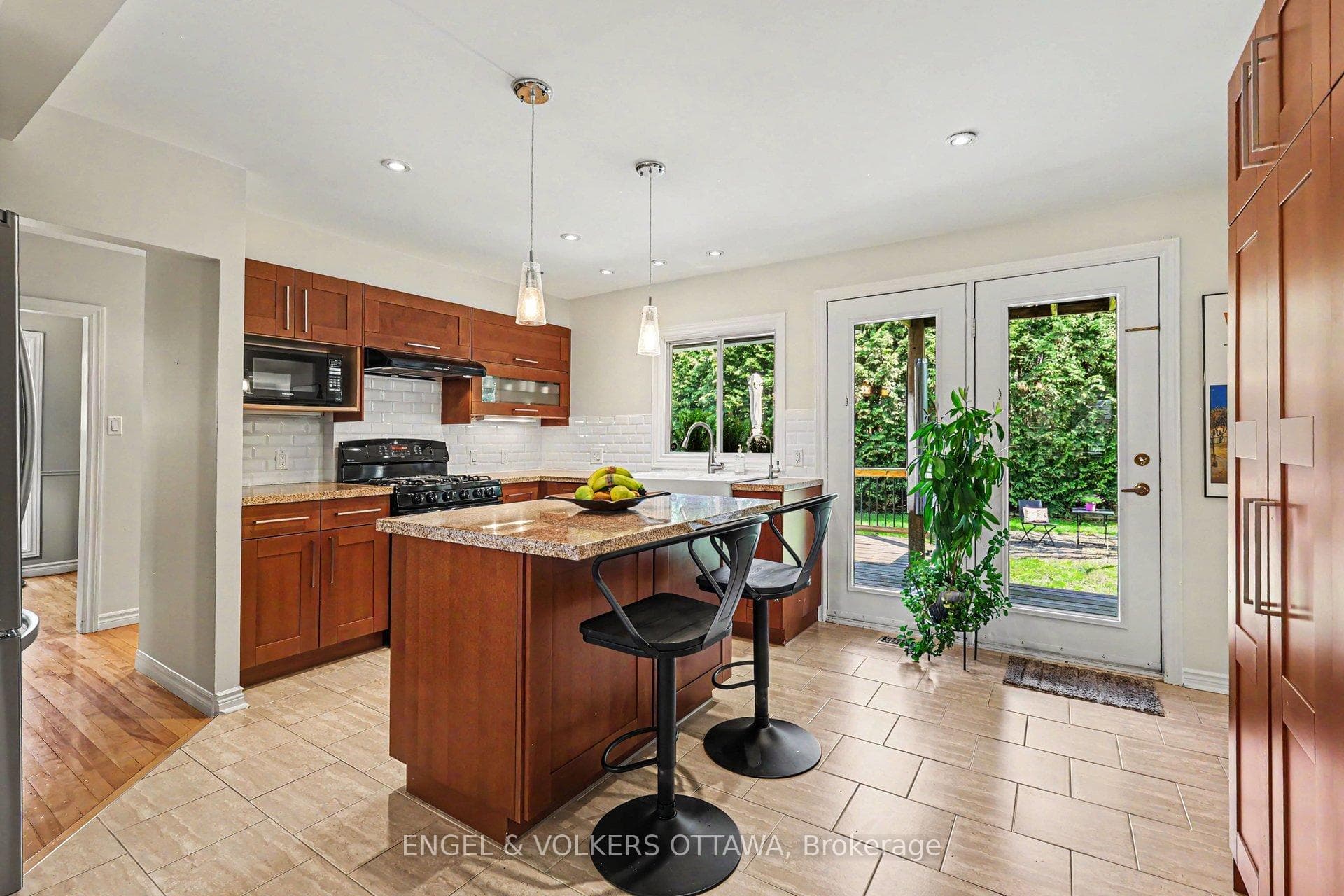 176 Sanford Avenue photo 9