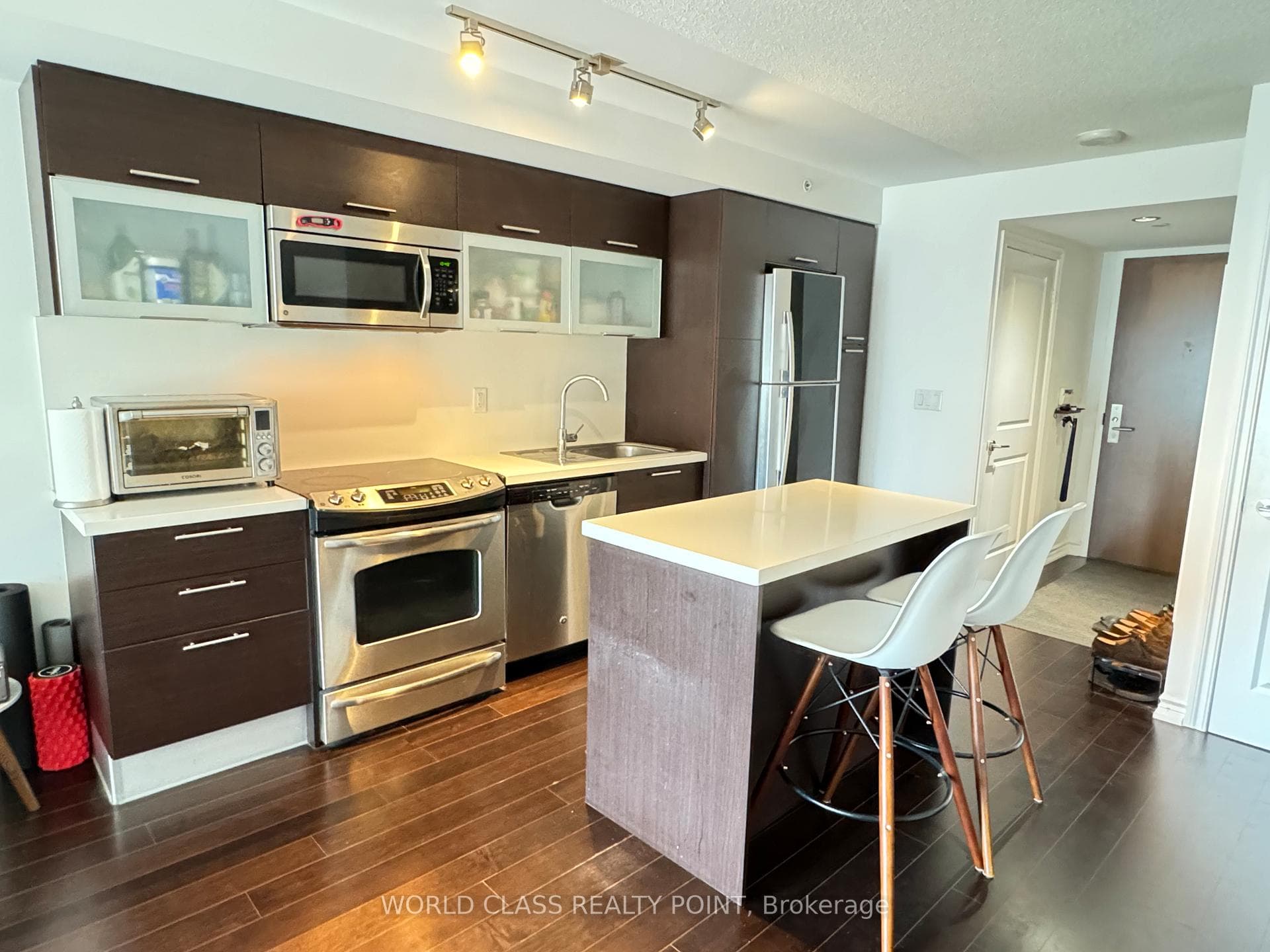 386 Yonge Street Unit 1805 photo 10