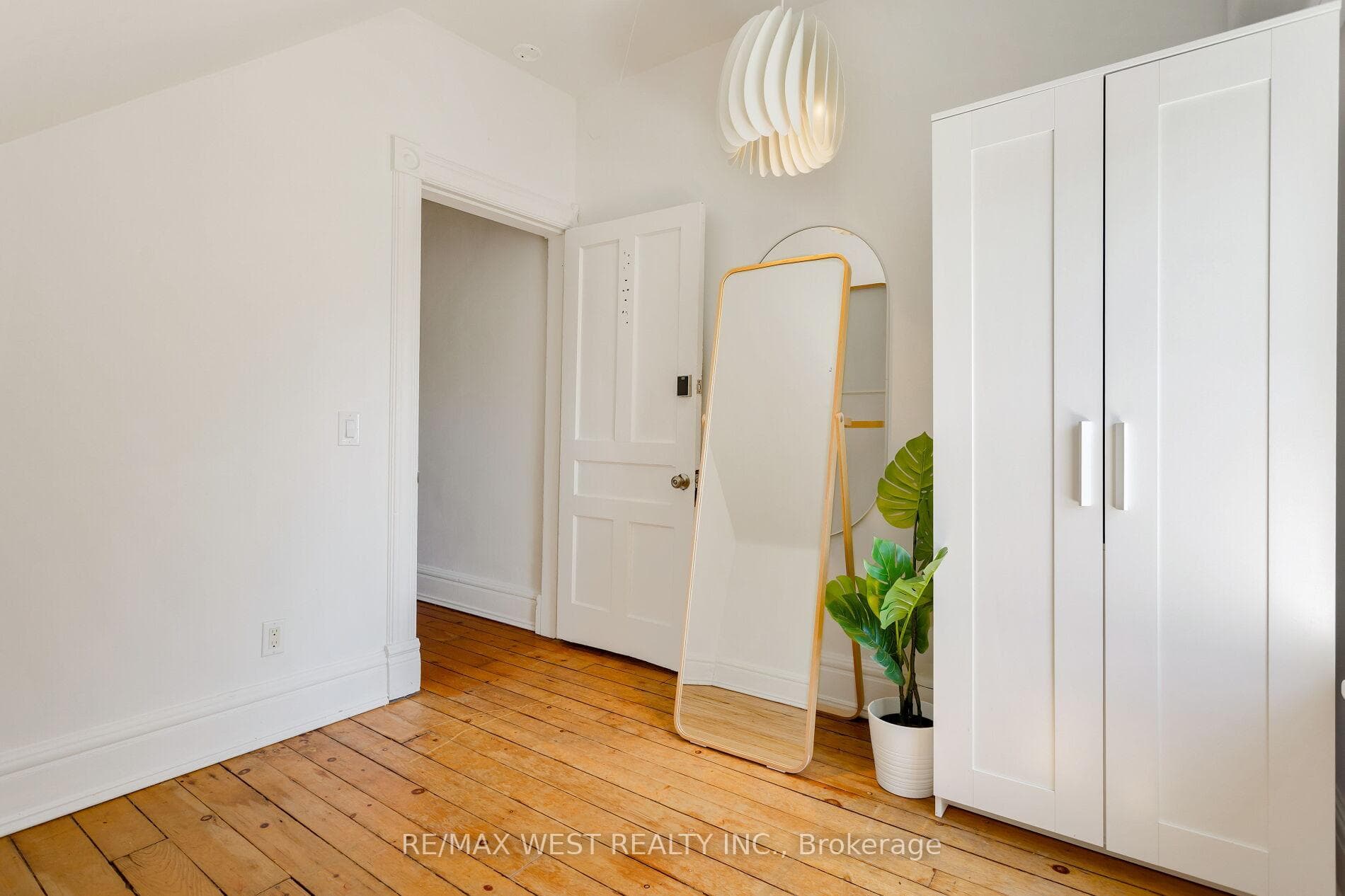 17 Melbourne Avenue Unit Upper photo 23