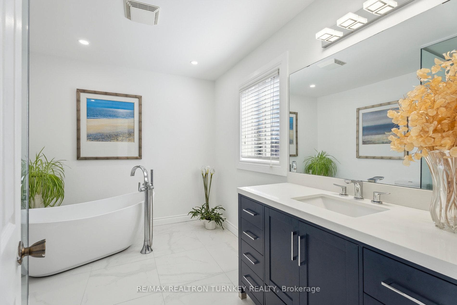 Renovated 4 Pc Primary Bath