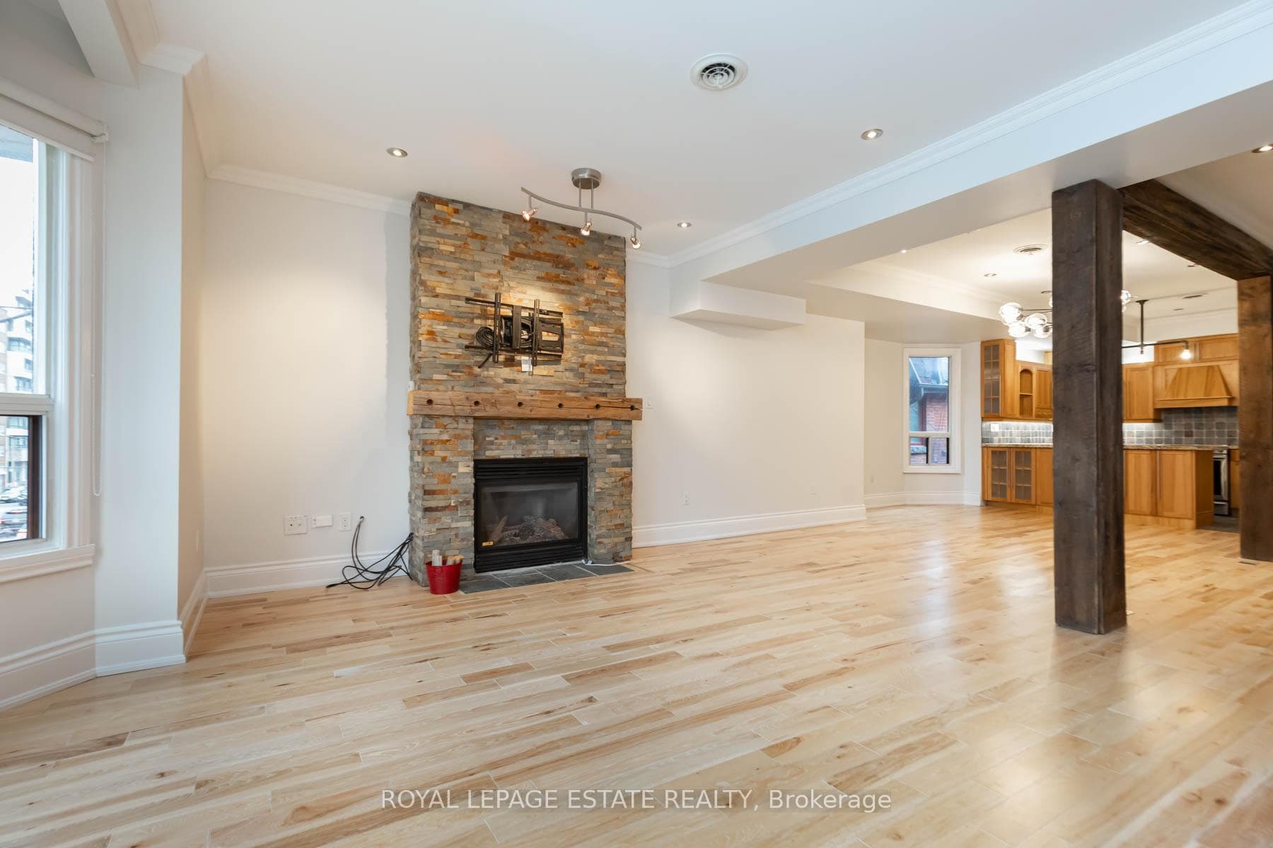 314 Avenue Road Unit A photo 12