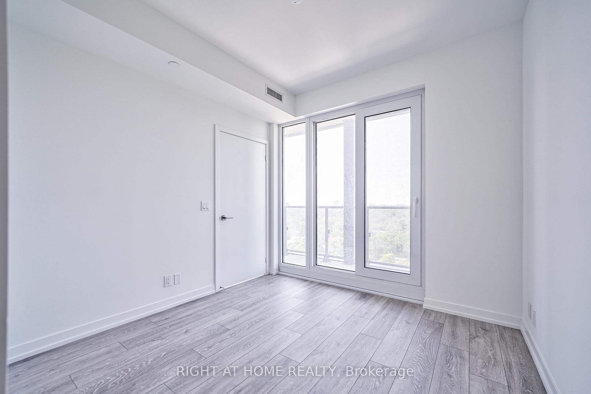 2020 Bathurst Street Unit 1906 photo 18