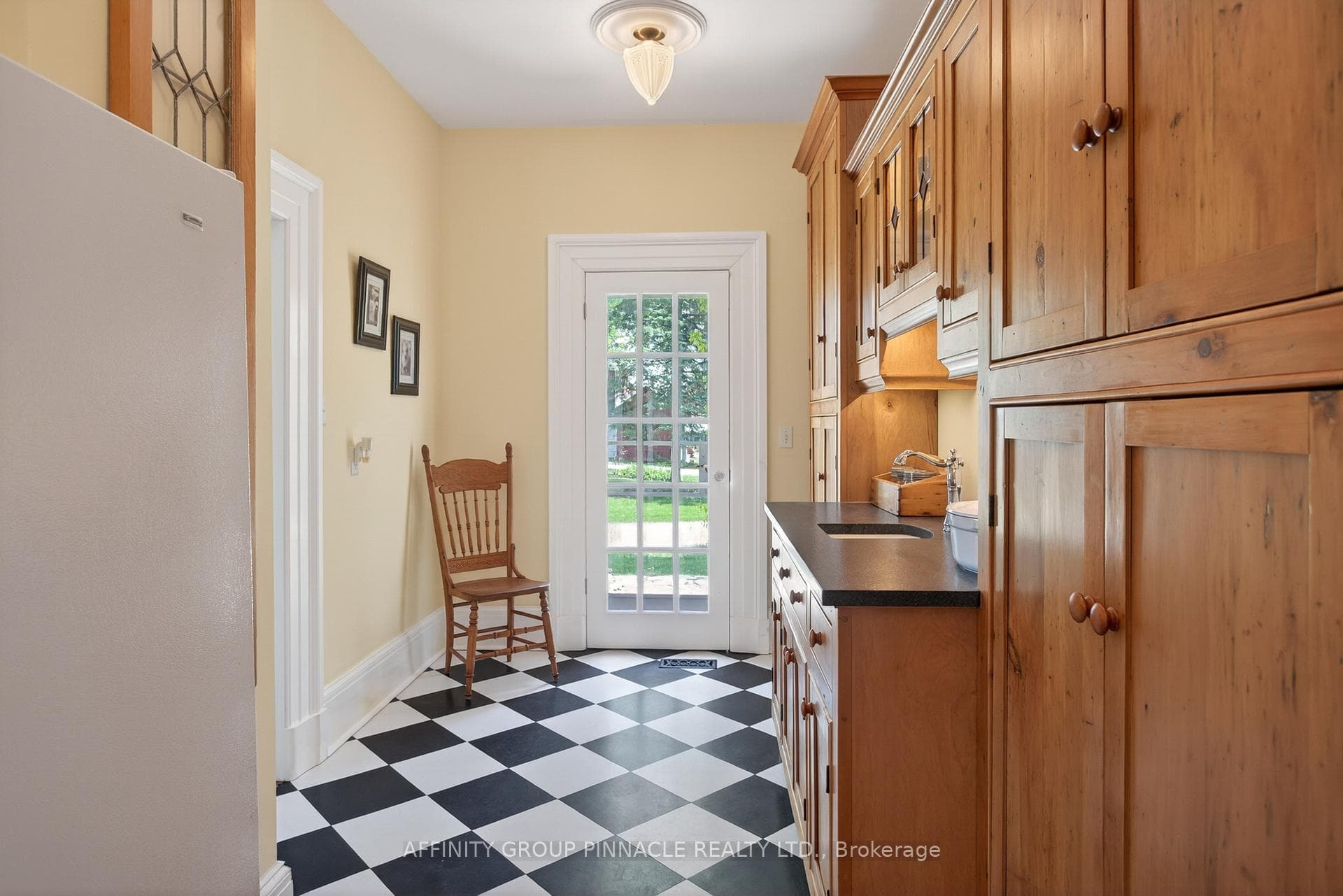 145 King Street photo 10