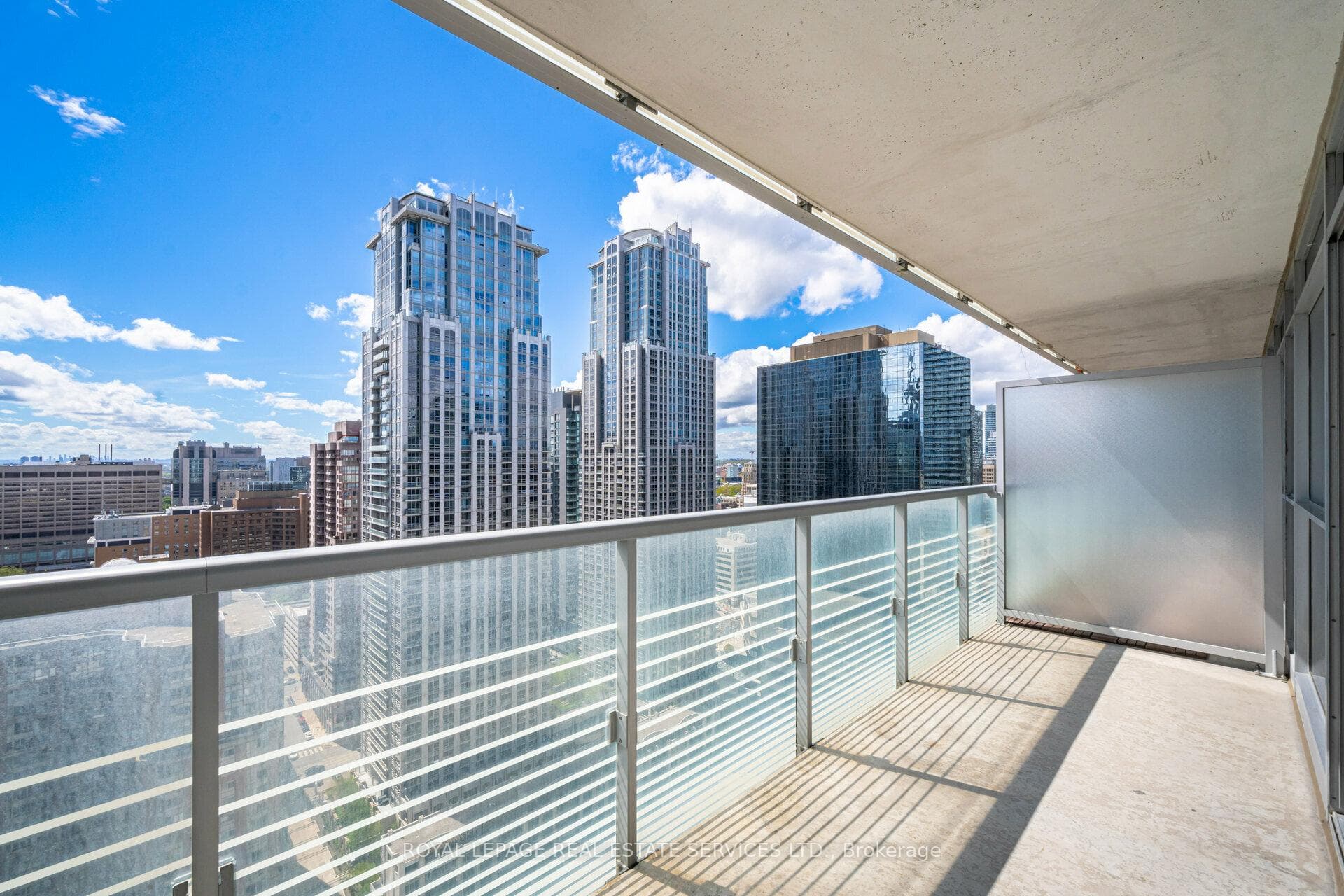 386 Yonge Street Unit 2714 photo 4