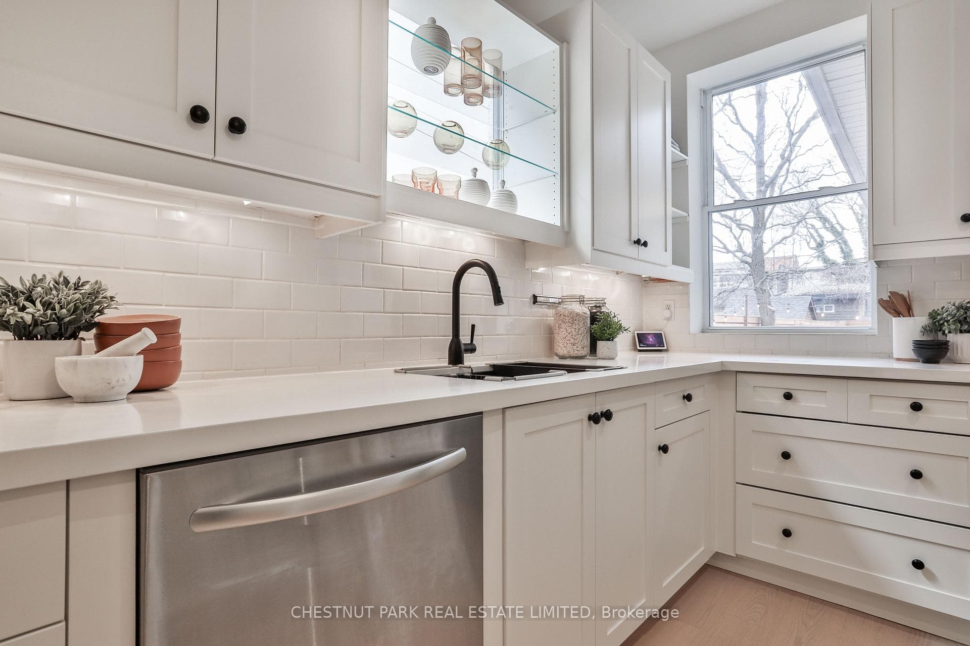 560 Gladstone Avenue photo 16