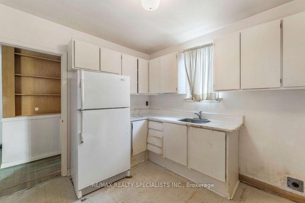 122 Cordella Avenue photo 9
