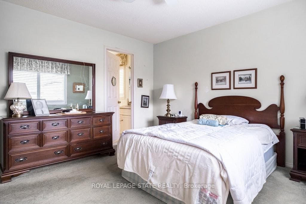 60 Redfern Avenue photo 17
