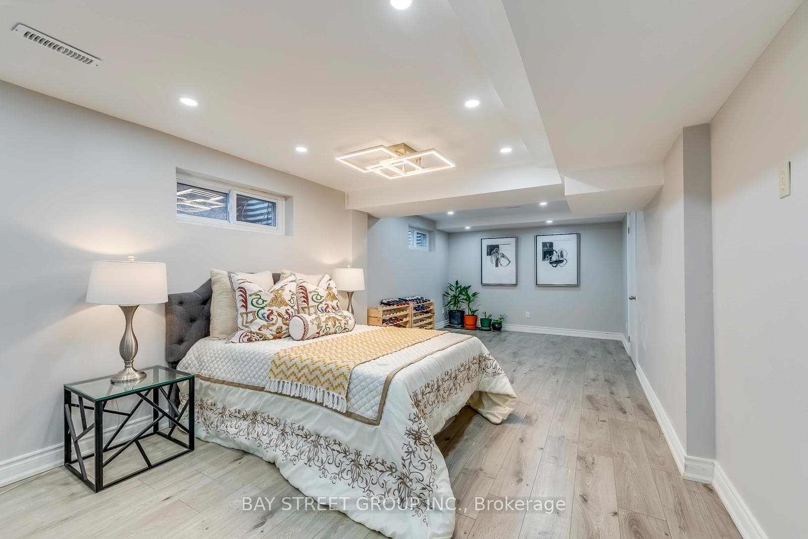 1152 Montrose Abbey Drive photo 34