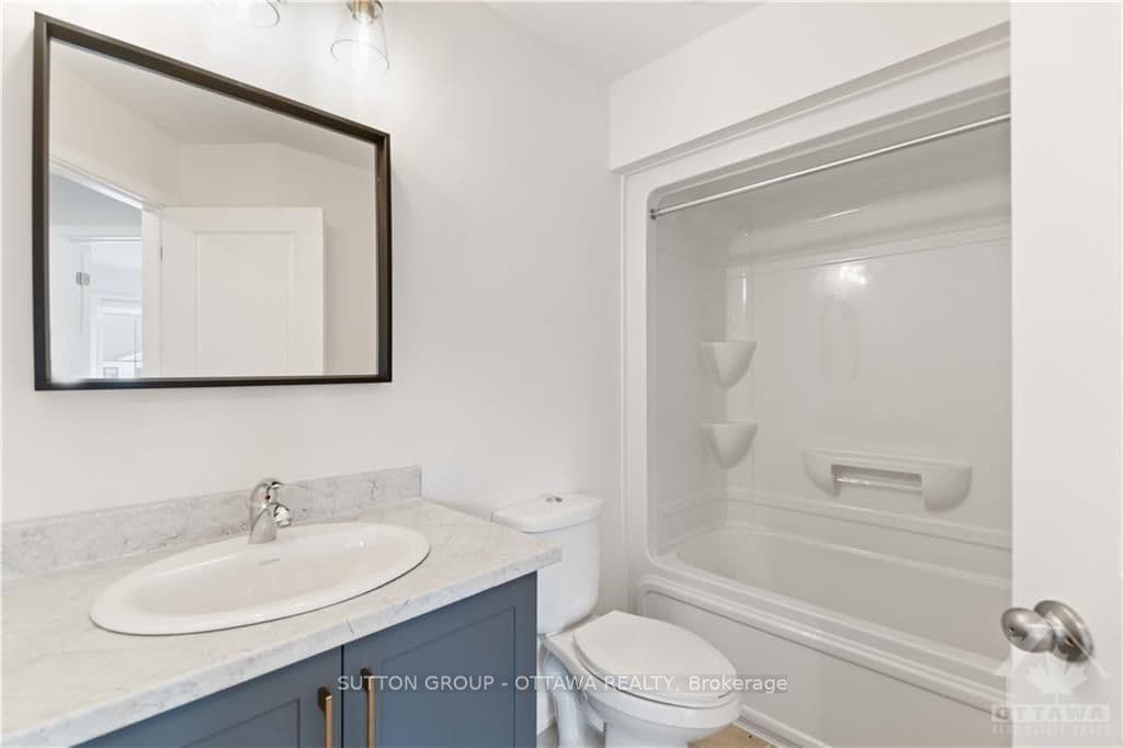 11 WHITCOMB Crescent photo 17