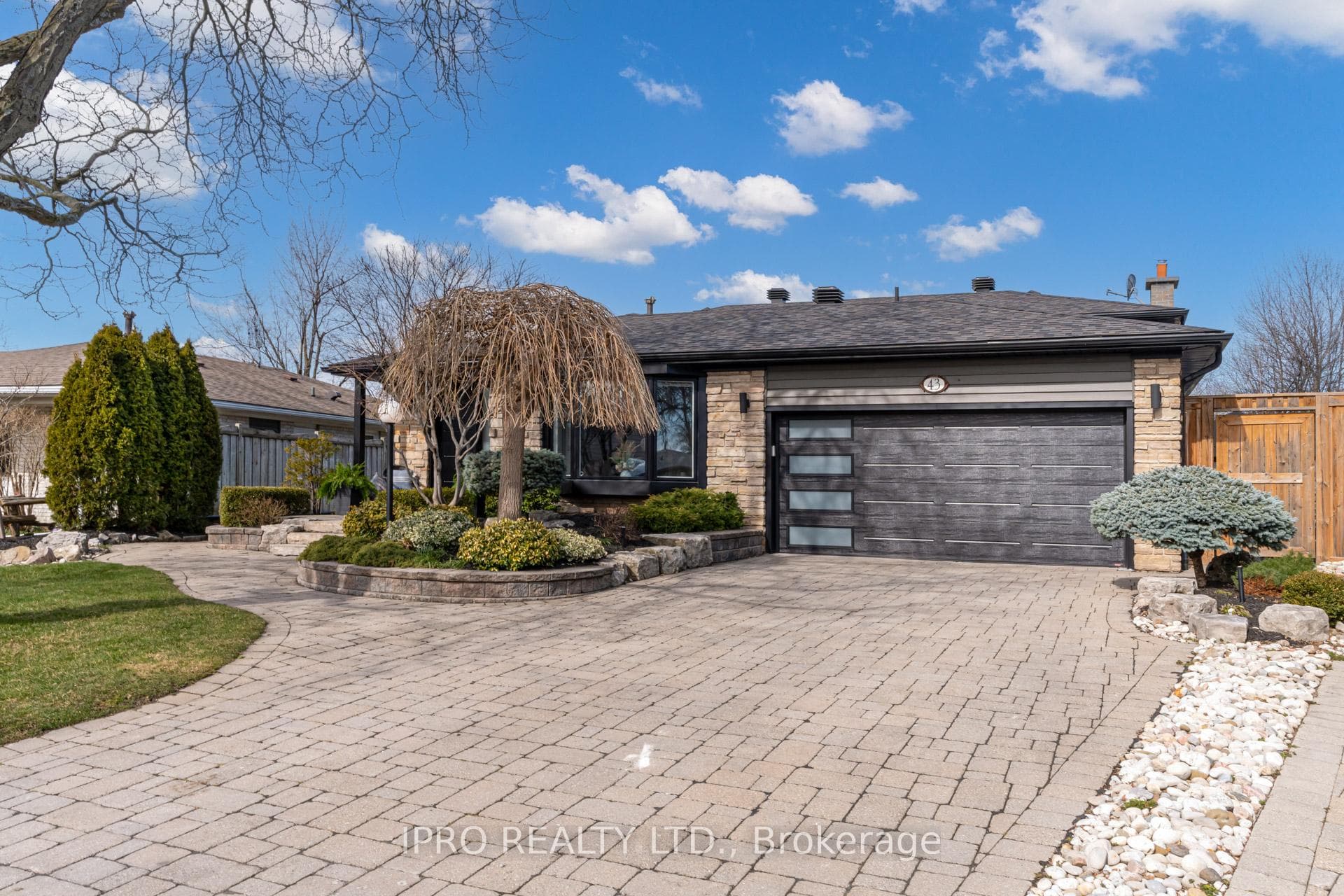 43 Ferndale Crescent photo 2